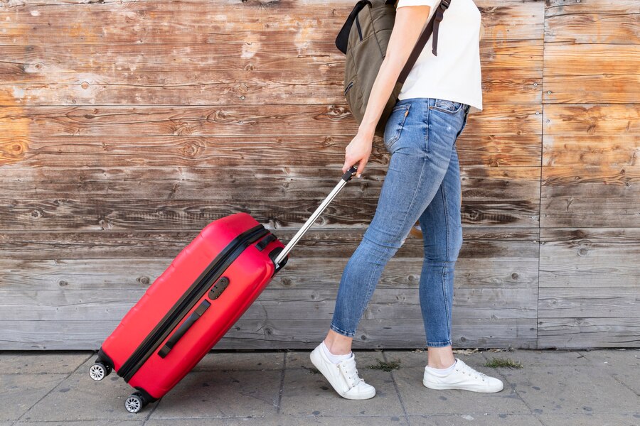 Rolling suitcase